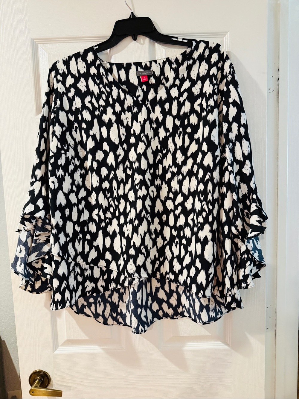Vince Camuto Women's Black & White Printed Ruffle Sleeve Top